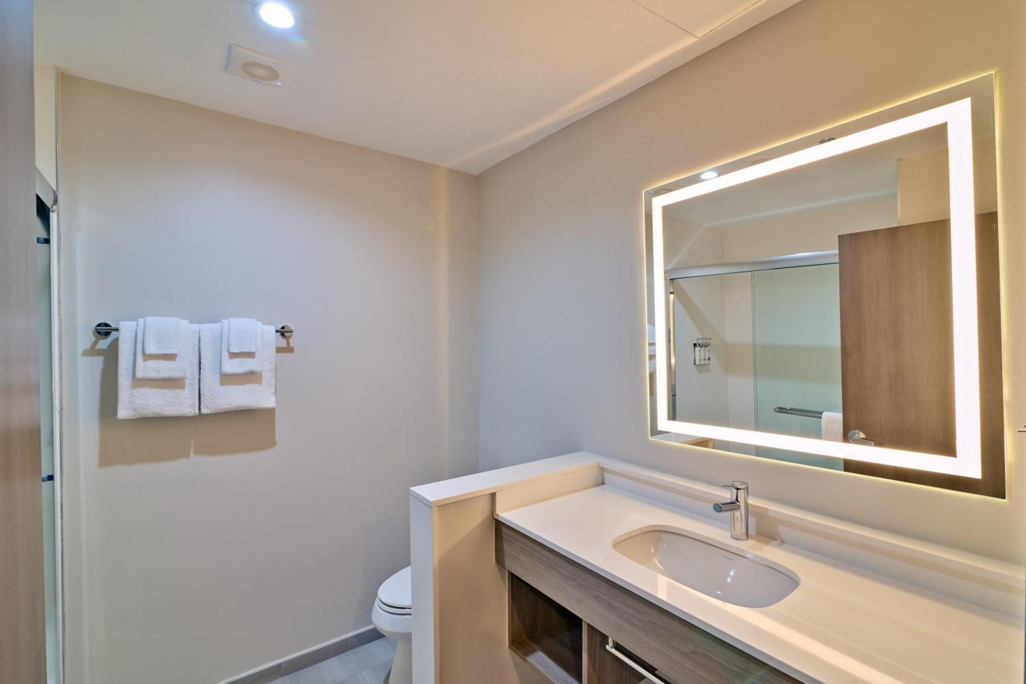 Holiday Inn Express & Suites Diamond By Ihg Stubbs الغرفة الصورة